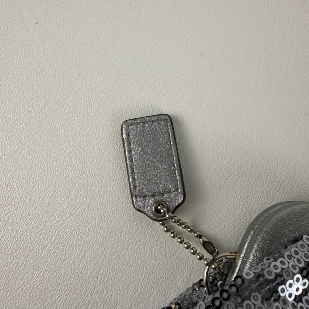 Coach Julia Limited Edition Silver Sequin Kisslock Clutch Wristlet - Picture 4 of 14